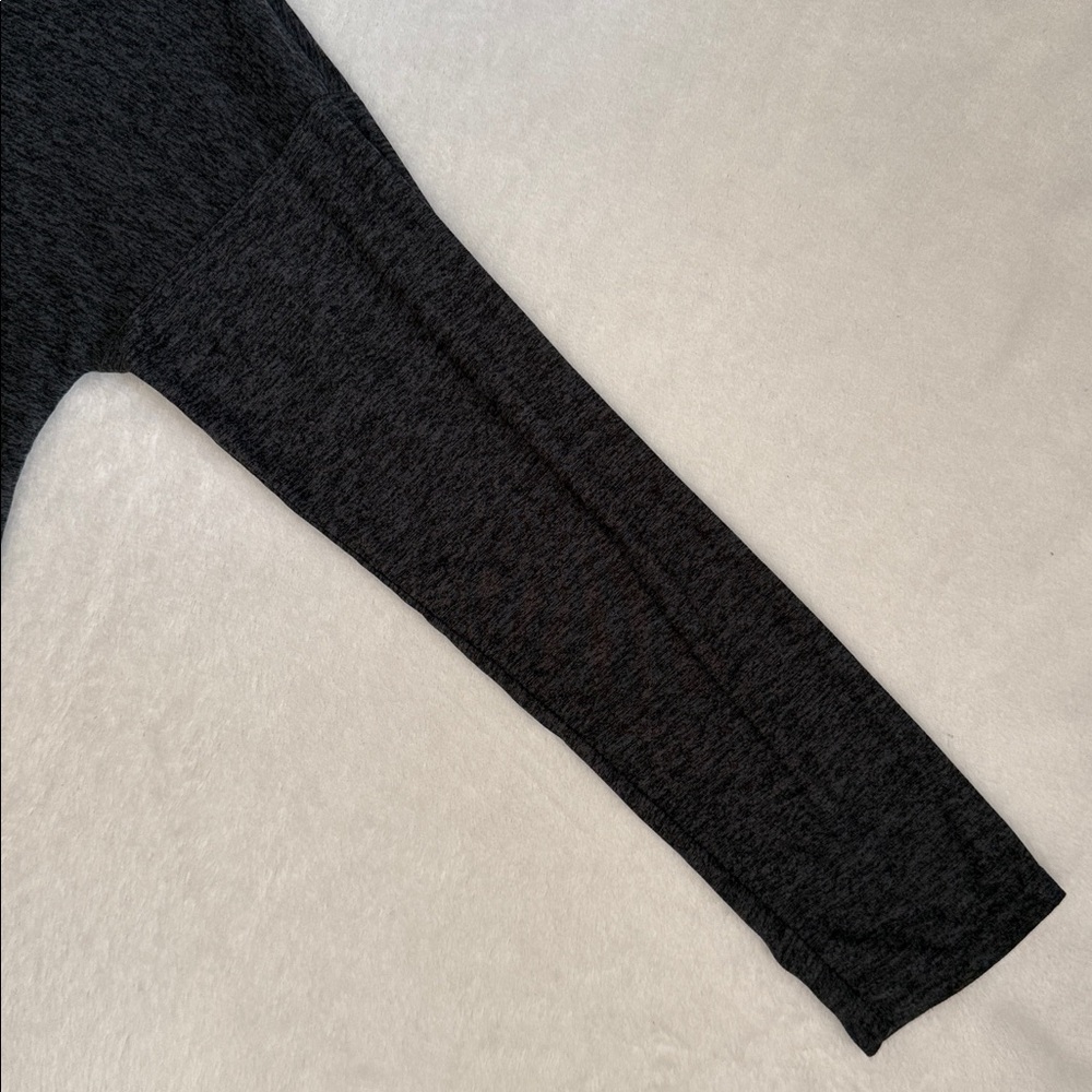 Beyond Yoga | Featherweight Morning Light Long Sleeve Pullover Top Gray/Black M - Picture 7 of 14